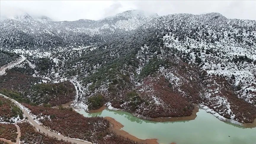 Isparta'daki kış manzaraları havadan görüntülendi