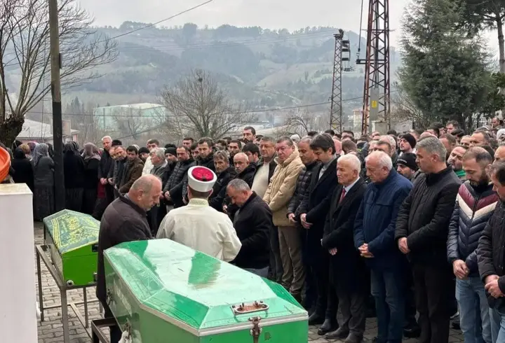 Otomobil, TIR'a çarptı: 2 ölü, 1 yaralı (3)