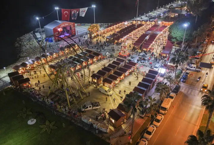 Mersin’de yılbaşı coşkusu yılbaşı pazarında yaşanıyor