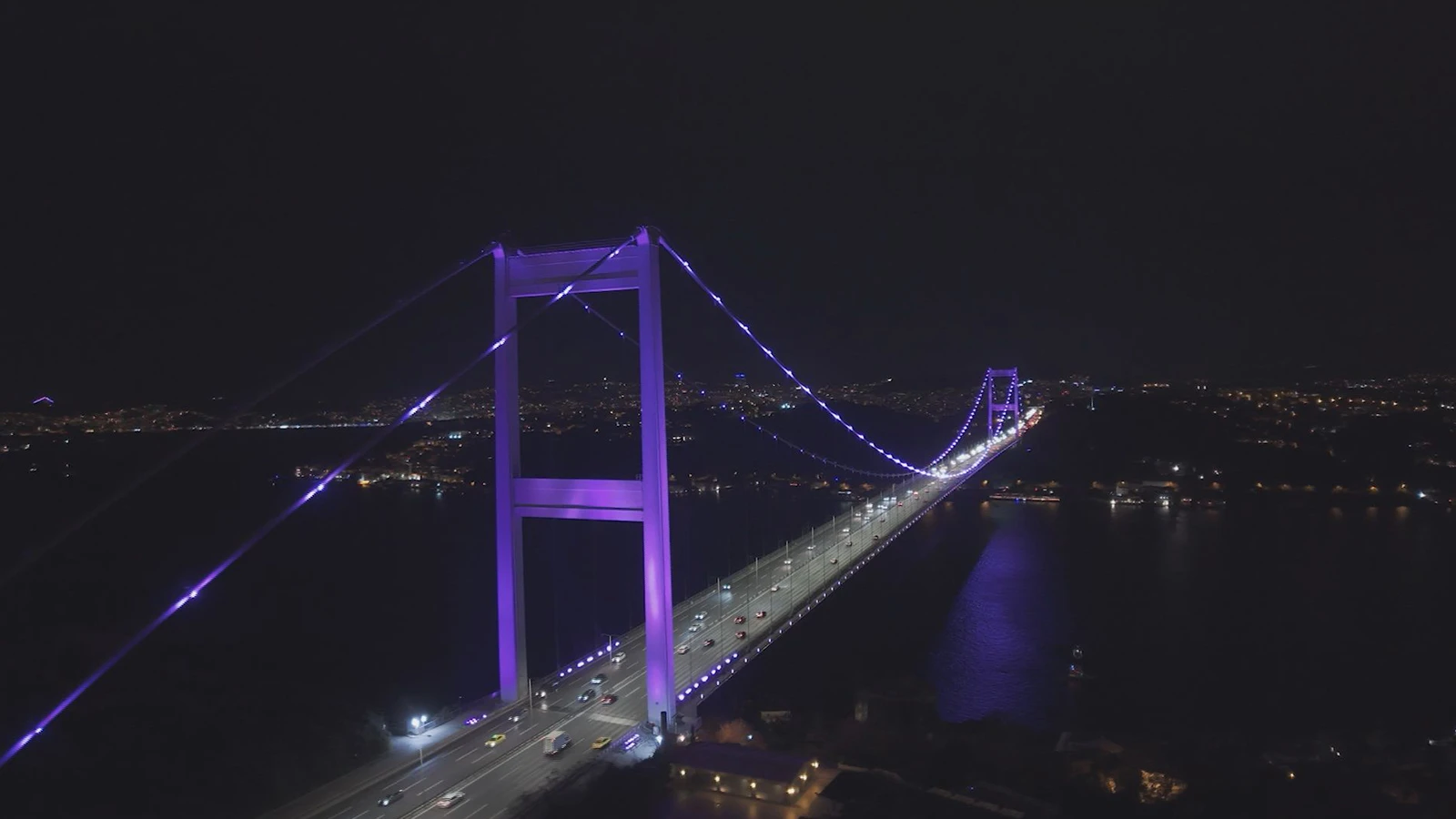FSM Köprüsü "Dünya Prematüre Günü" için mor renge büründü