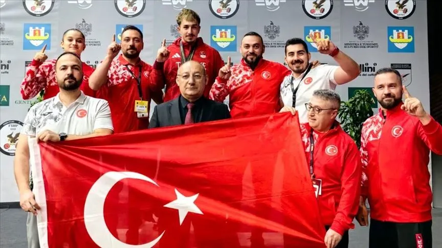 Milli halterci Yusuf Fehmi Genç, Avrupa şampiyonu oldu