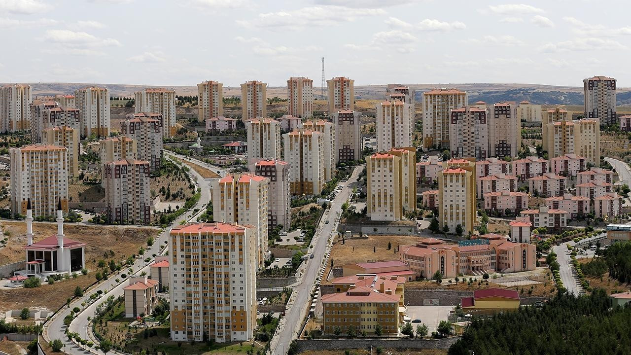 Konut fiyatları TL olarak azaldı, dolar bazında arttı
