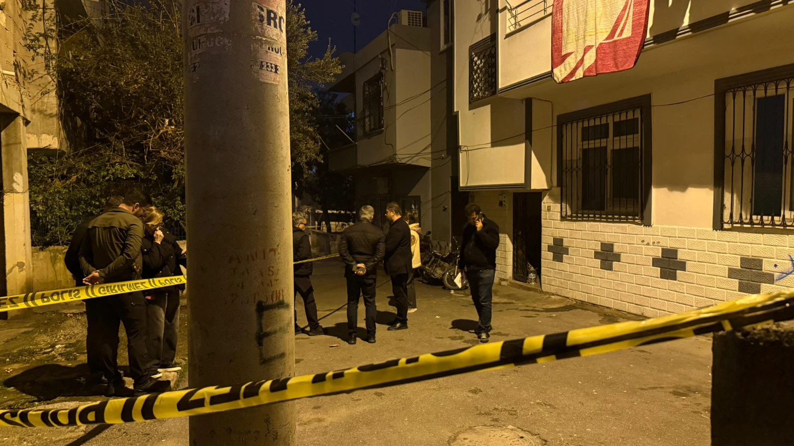 Mersin'de silahlı kavgada yoldan geçen genç kız öldü