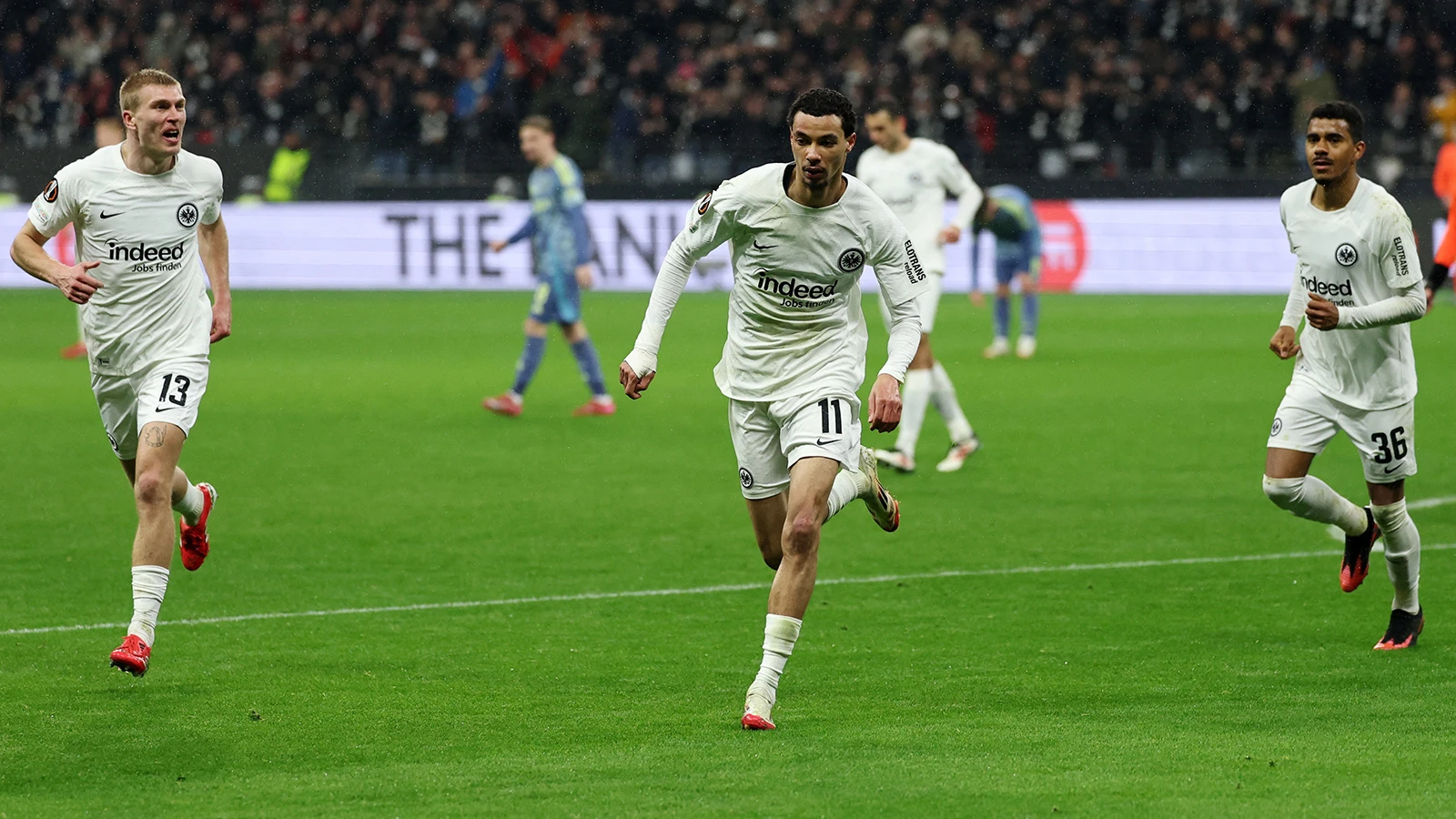 Eintracht Frankfurt güle oynaya çeyrek finale yükseldi