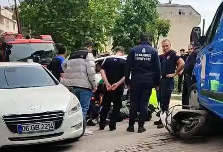 İstanbul- Avcılar'da kargo aracıyla motosiklet çarpıştı