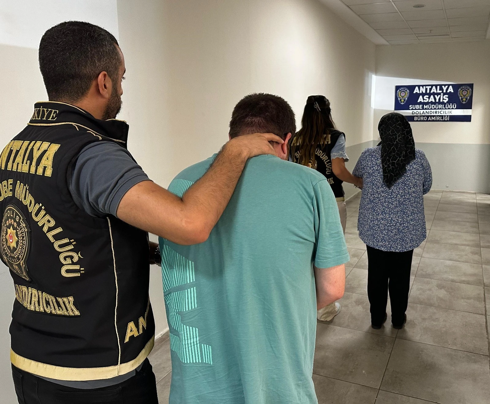 651 bin lira vurgun yaptı, vize ve sahte tur dolandırıcısı tutuklandı