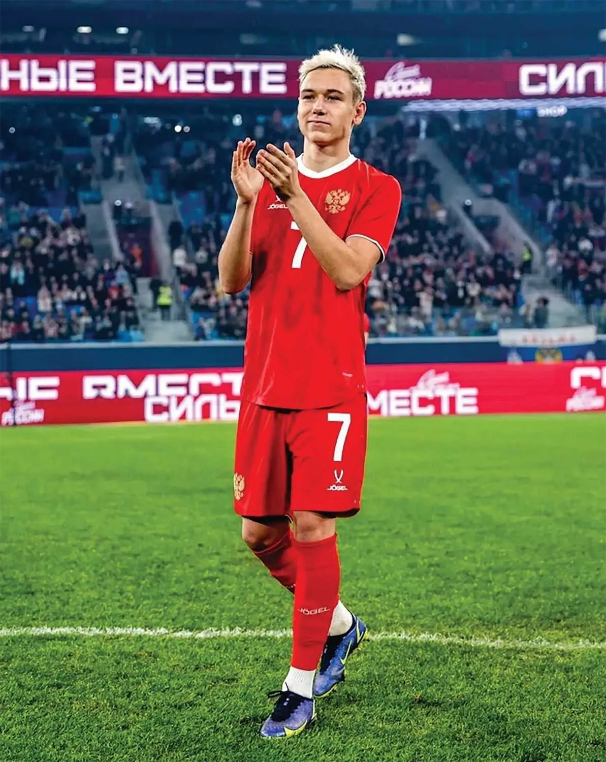 Galatasaray'ın anlaşmaya vardığı Aleksey Batrakov'a Türk bayraklı veda!