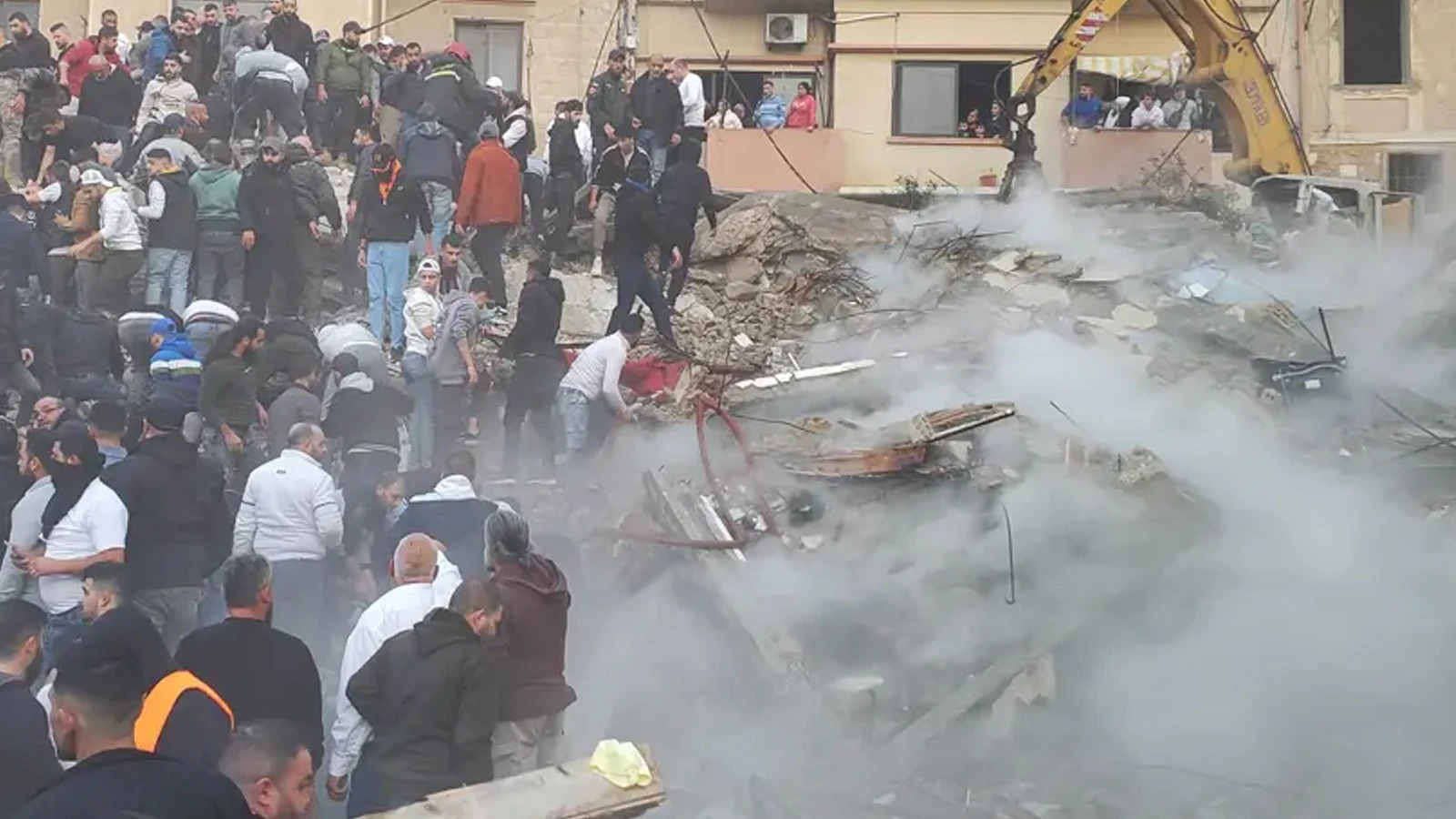 Lübnan’da eski iki bina çöktü: 6 ölü, 7 yaralı