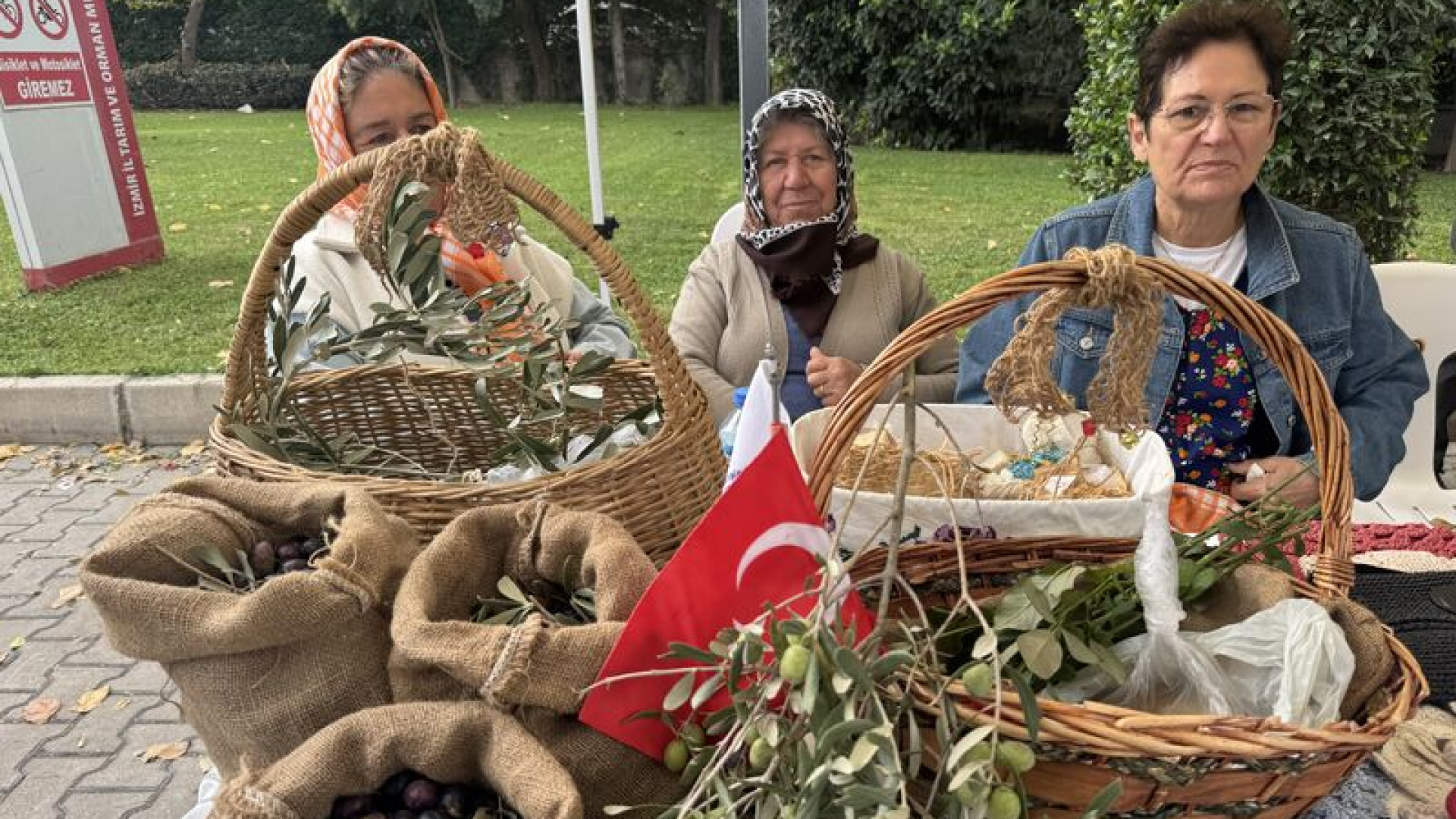 Kadın Çiftçiler "Bereketli Eller Pazarı"Nda