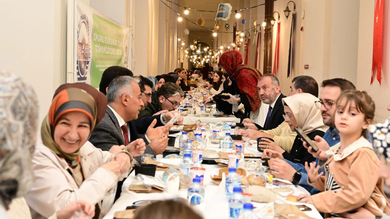 2.500 kişi aynı sofrada: SBÜ’de Tarihi Ramazan Buluşması