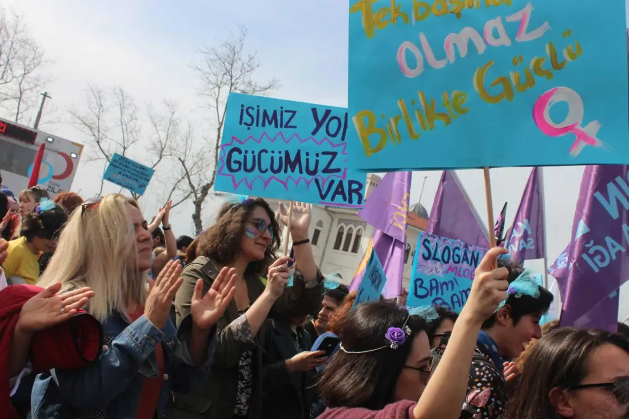 Ytü Kadın Çalışmaları Topluluğu İçin Dilekçe Toplandı: Üniversite Yönetimine 500'ü Aşkın Dilekçe Teslim Edildi