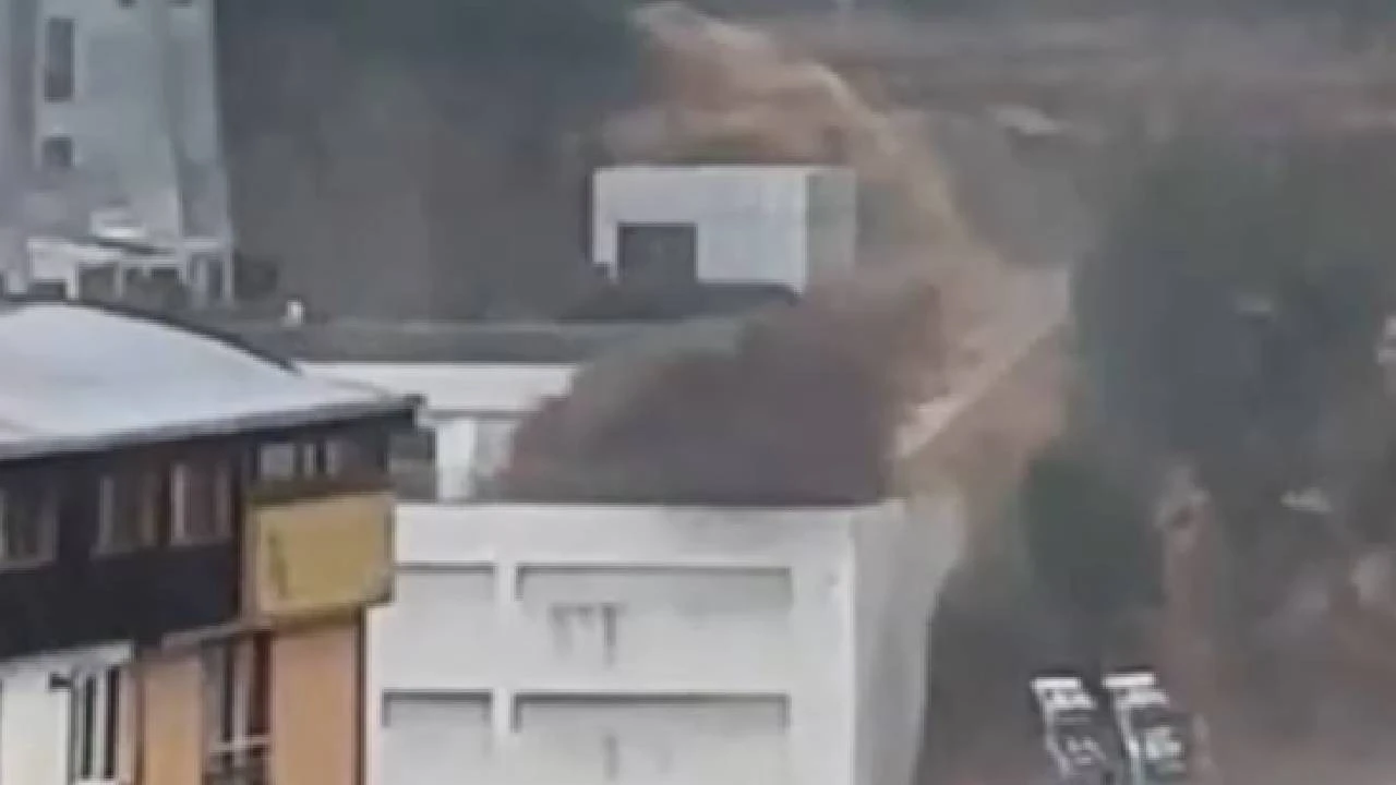 Sarıyer'de Sel Böyle Geldi (Video)