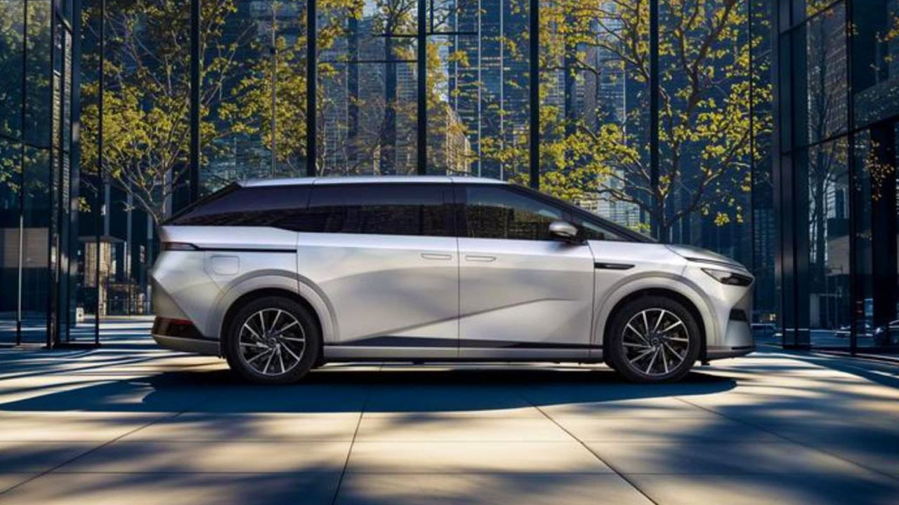 1602km menzil: XPeng ilk hibrit MPV’si X9 PowerX’i tanıttı!