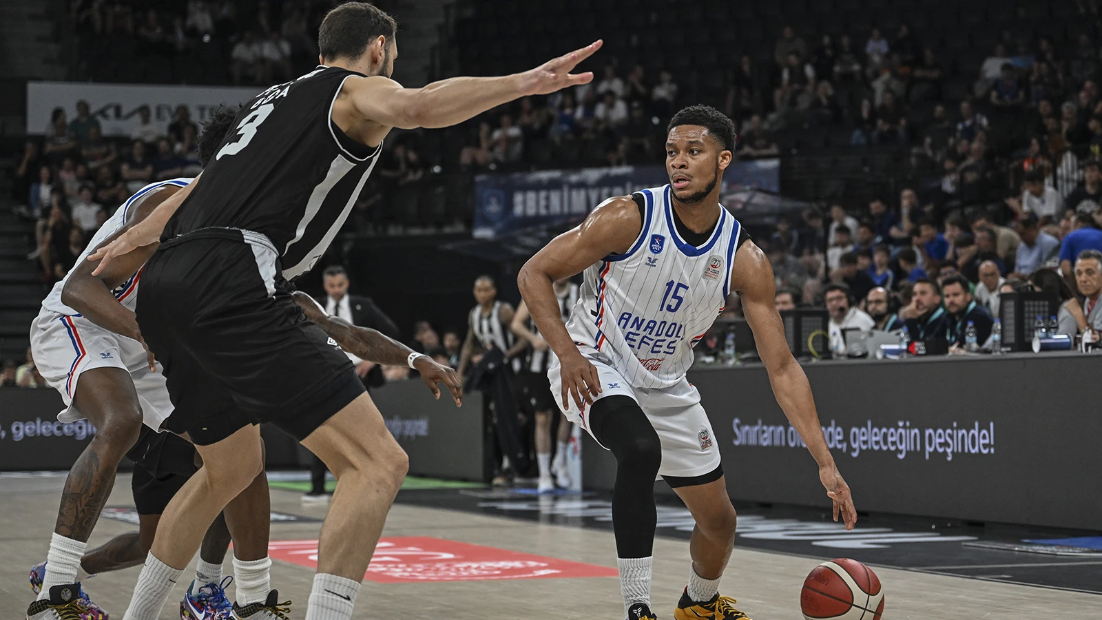 Anadolu Efes, PJ Dozier'in sözleşmesini uzattı