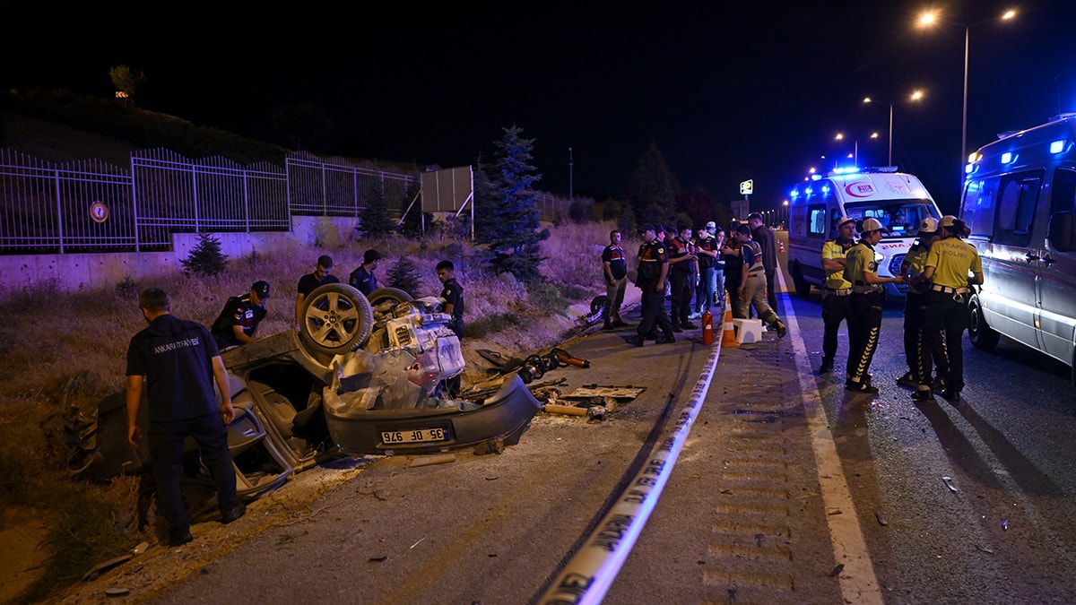 Kaza sonrası araçlar paramparça oldu, 2 kişi hayatını kaybetti