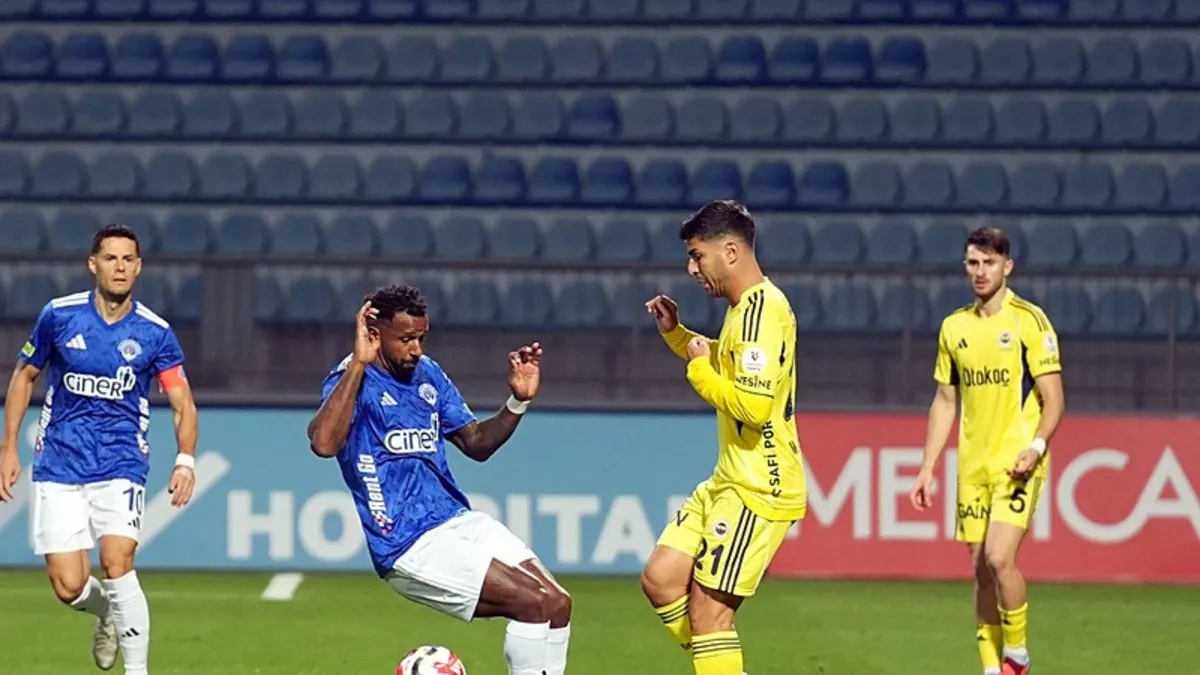 Kasımpaşa-Fenerbahçe maçında kırmızı kart çıktı! İşte o pozisyon...