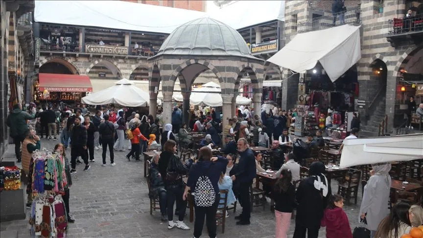 "Medeniyetler şehri Diyarbakır" bayramı dolu dolu geçiriyor