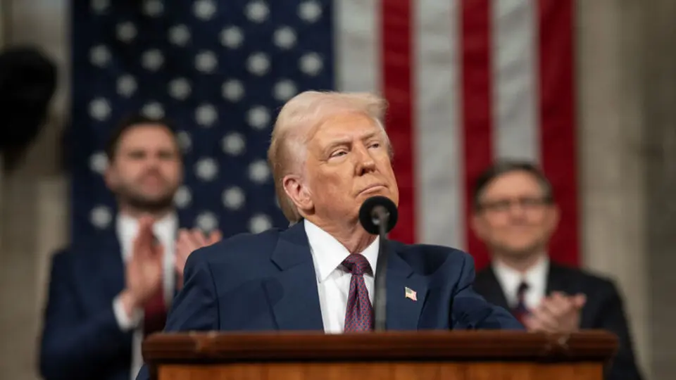 Trump'tan Fed'e: Faiz oranını 'büyük' ölçüde düşürün