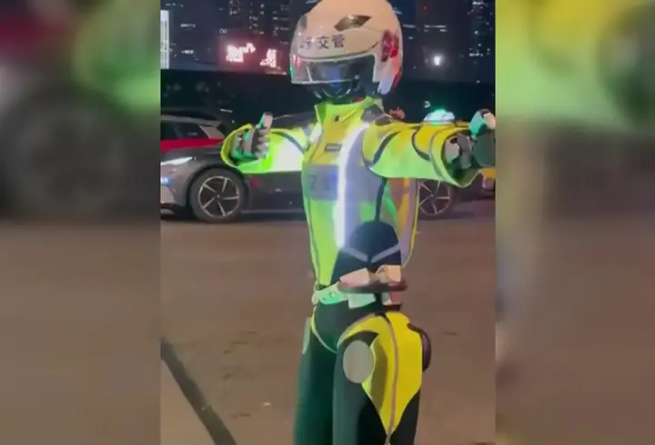 Çin sokaklarında yeni dönem: Yapay zekalı robot polis