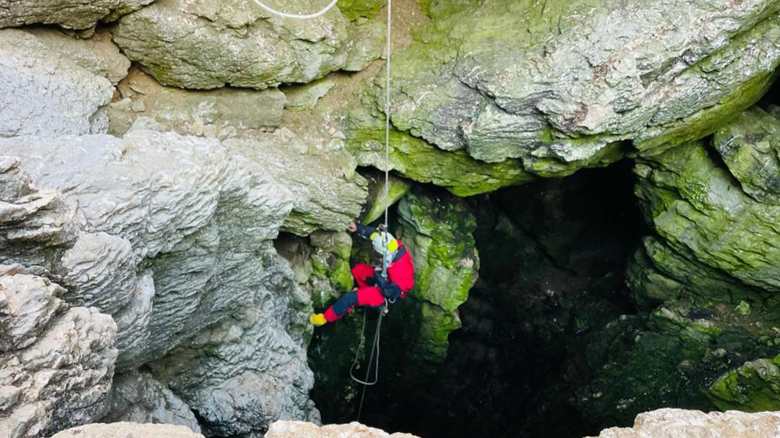 Adıyaman'daki mağaralarda bulundu; 65 metre derinlikte ilginç manzara