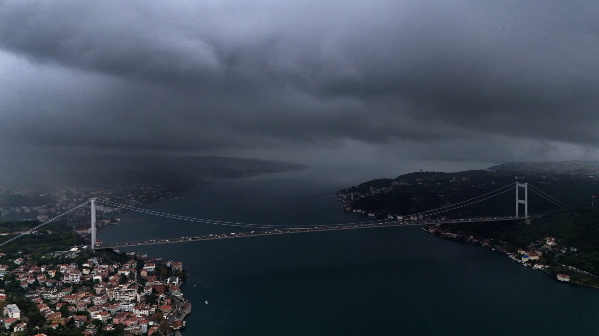 İstanbul'u sağanak vurdu