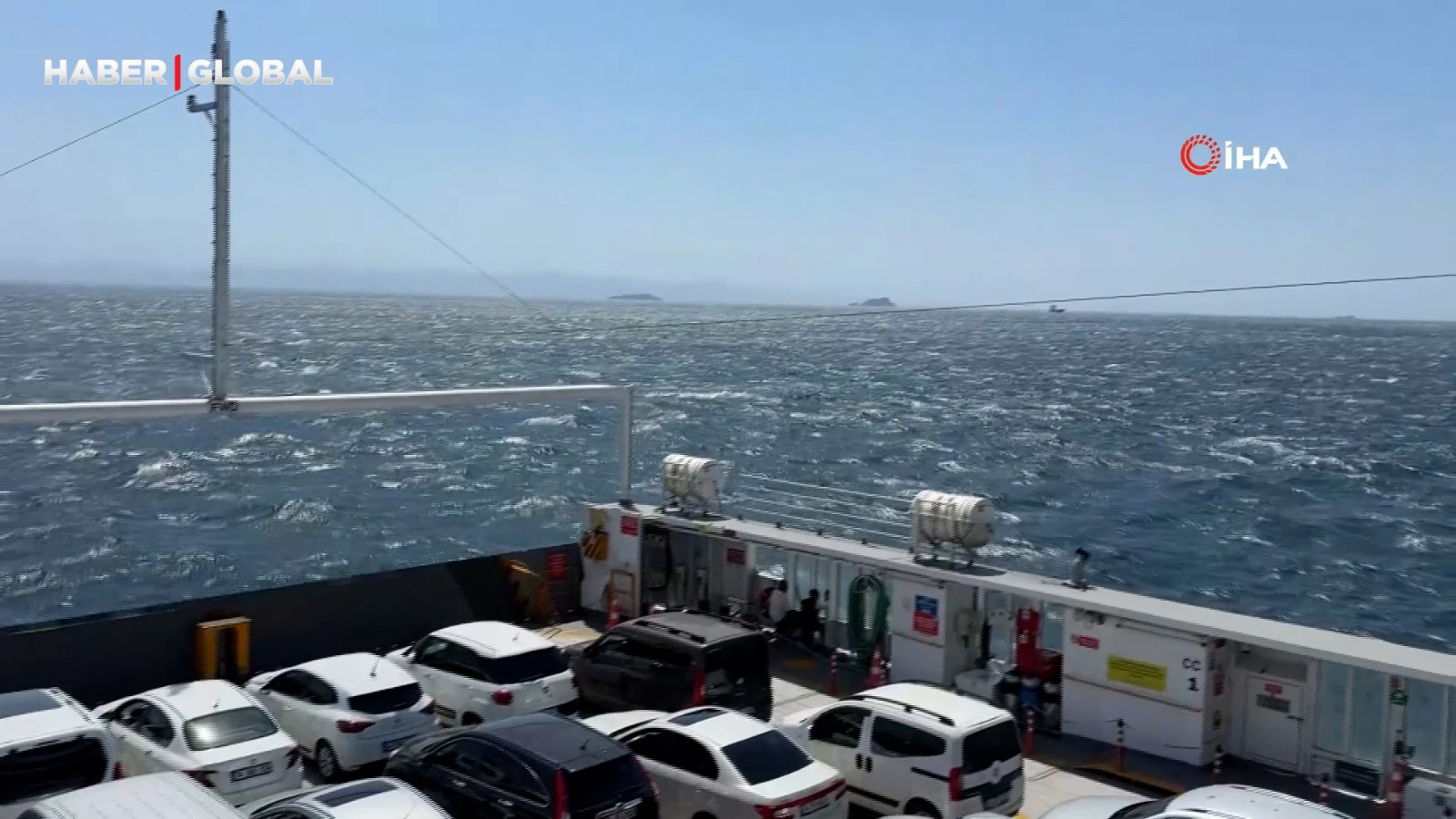 Marmara Denizi’nde etkili olan poyraz deniz ulaşımında aksamalara neden oldu