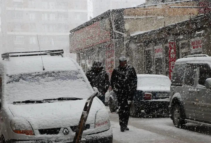 Van'da kar yağışı; 93 yerleşim yeri ulaşıma kapandı (2)