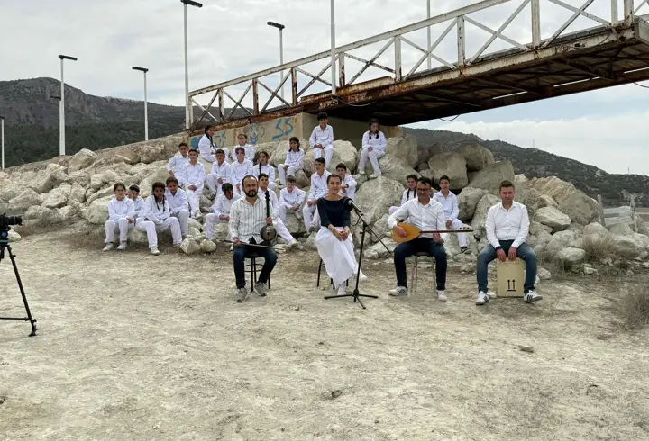 Öğrenci ve öğretmenler, Burdur Gölü için klip çekti