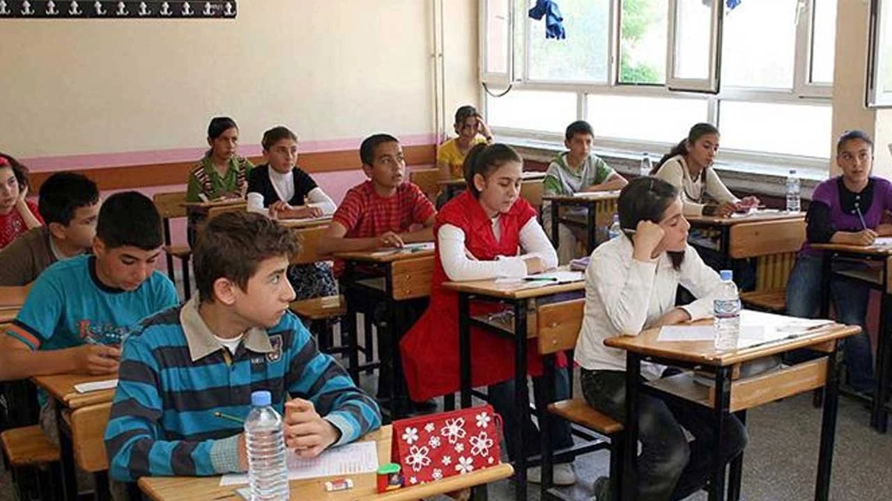 Müjdeli haber geldi... 2025 Bursluluk Sınavı soruları ve cevaplar yayımlandı! MEB İOKBS soru ve cevap anahtarı...