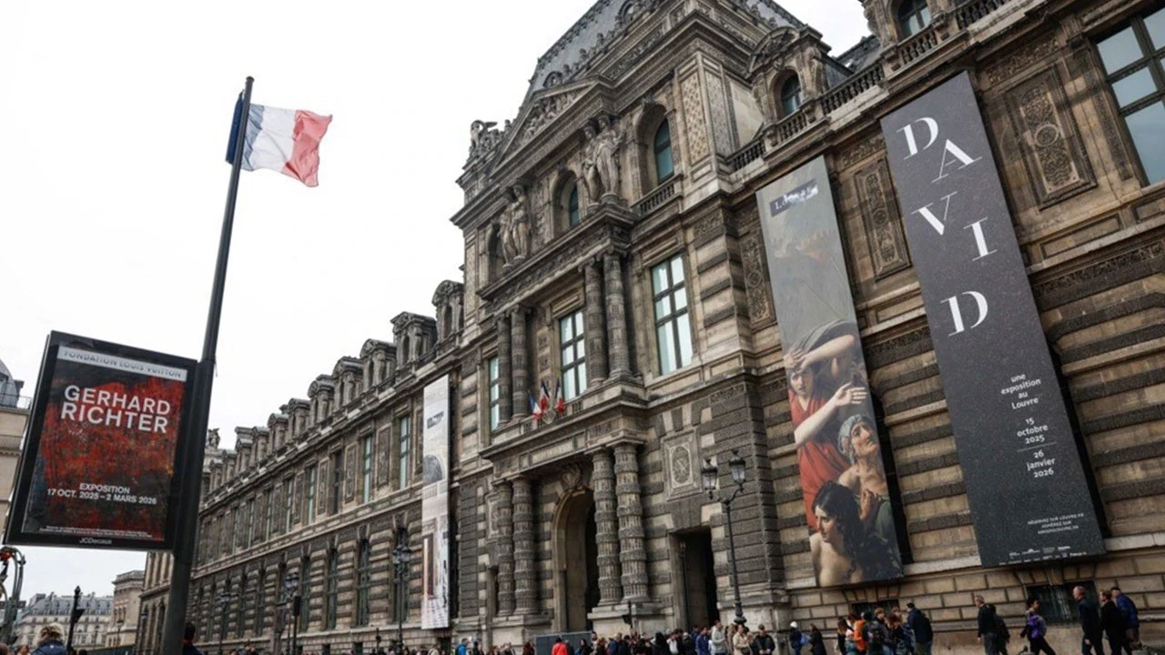 Louvre Müzesi greve gitti: Ziyarete kapatıldı