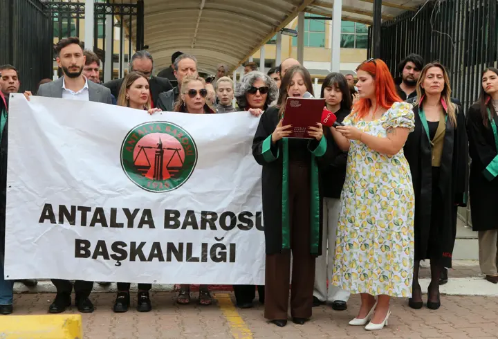 Sokak ortasında öldürülen köpek için barodan açıklama