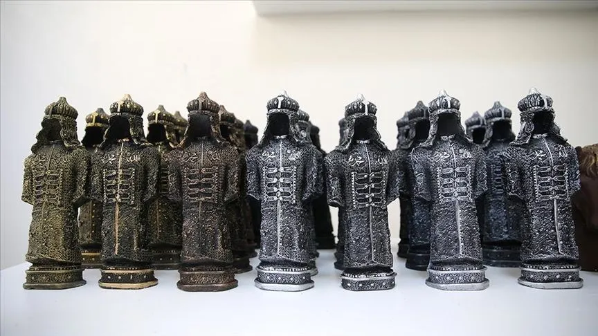 Üniversite öğrencileri Sultan Alparslan temalı hediyelik ürünler üretiyor