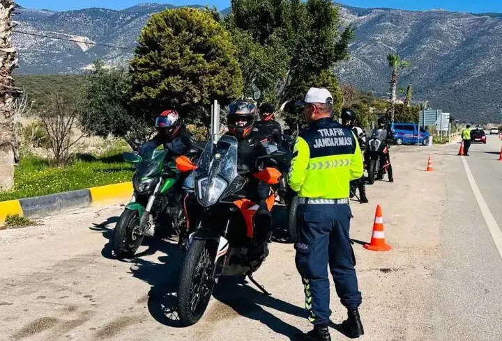 Antalya'da motosiklet denetimi; 1 milyon 298 bin 670 lira ceza