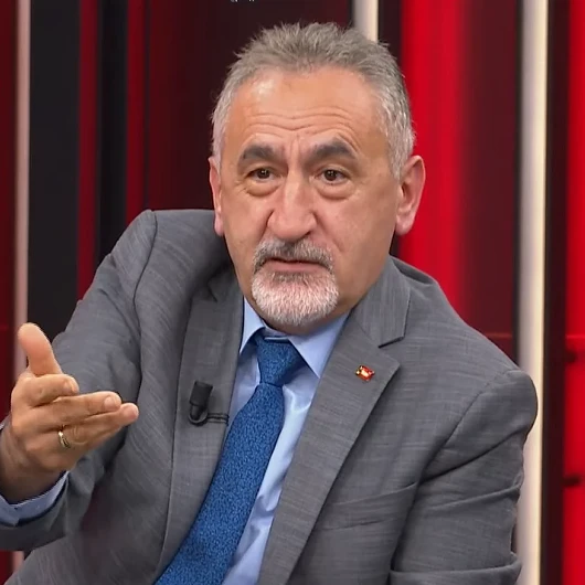 CHP'li Vekil Canlı Yayında Özgür Özel'i Hedef Aldı: Namus Sözü Verip En Garanti Yerlere Kendi Adamlarını Koyarsan Sonuç Bu Olur