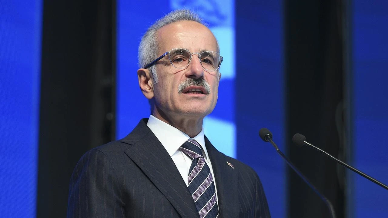 Türkiye'de jet yakıtı sorunu var mı? Bakan Uraloğlu yanıtladı