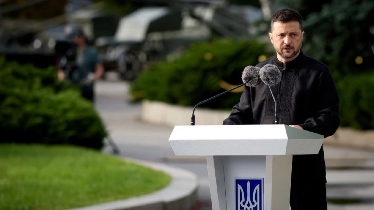 Zelenskiy: 'Topraklarımızı işgalciye teslim etmeyeceğiz'