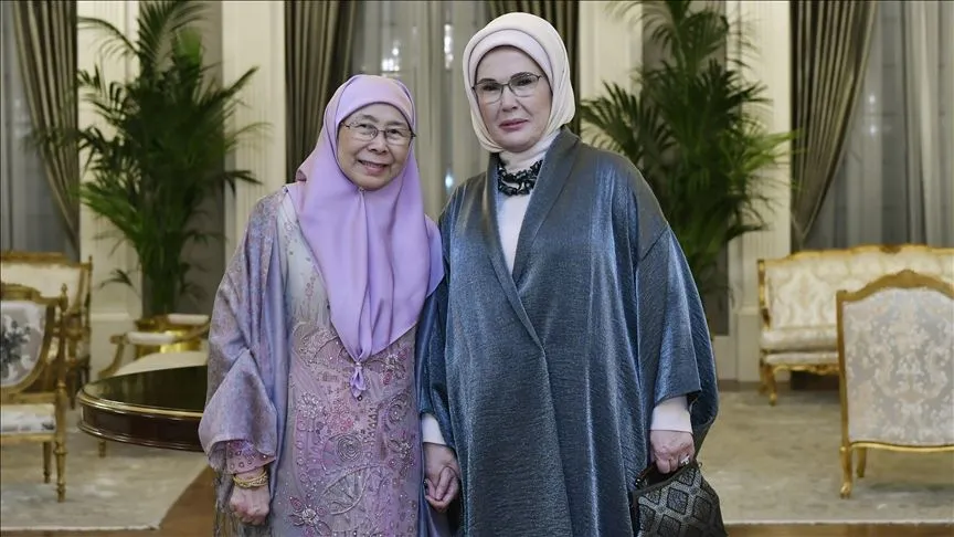 Emine Erdoğan, Malezya Başbakanı'nın eşi Wan Azizah İsmail ile bir araya geldi