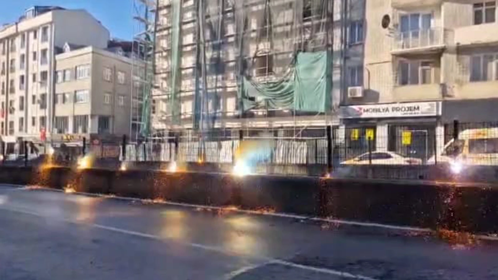 İstanbul'da tramvay hattında korku dolu anlar: Patlamalar oldu