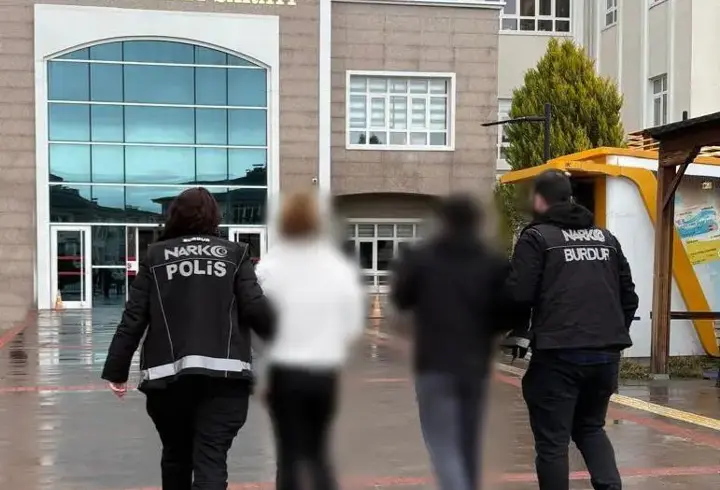 Uyuşturucuyla yakalanan 2 şüpheli tutuklandı