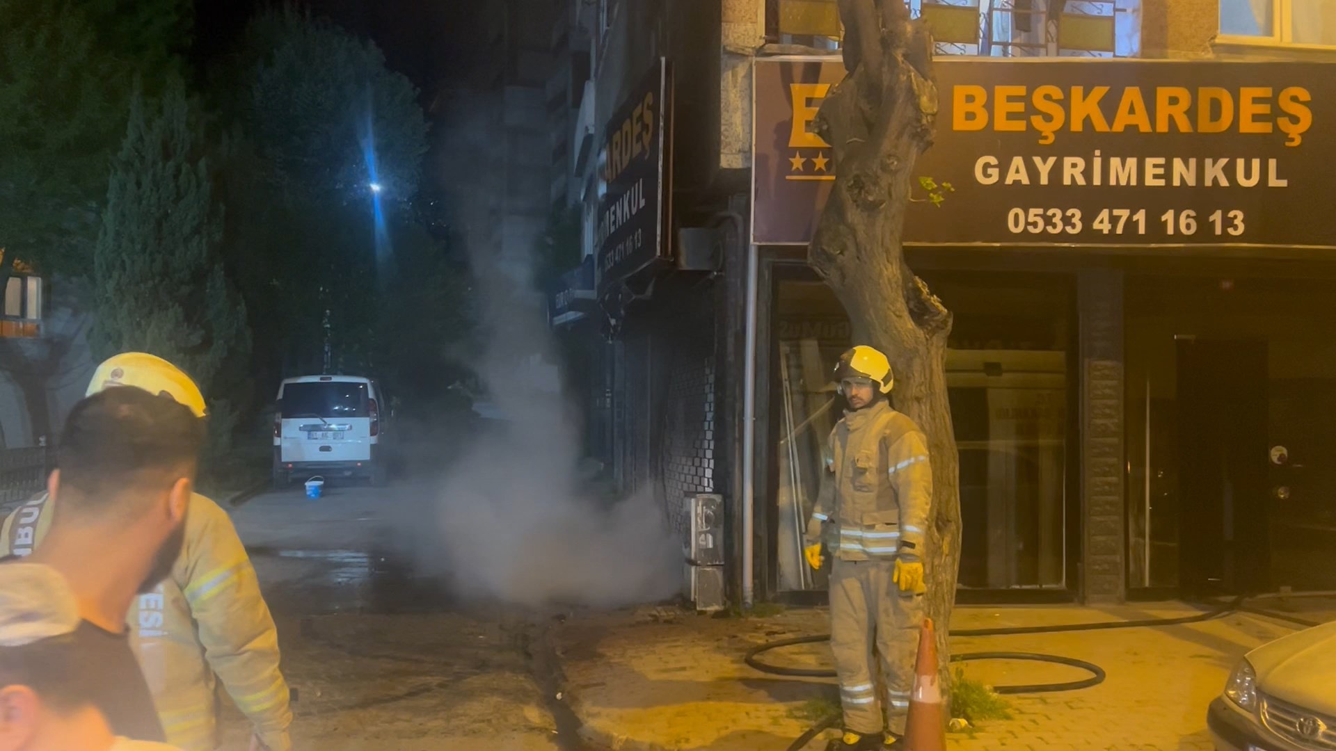 Bayrampaşa’da doğal gaz paniği! İş yeri alevlere teslim oldu