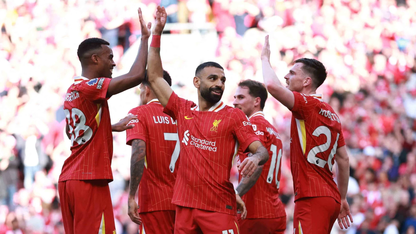 Liverpool gövde gösterisi yaparak şampiyonluğunu ilan etti