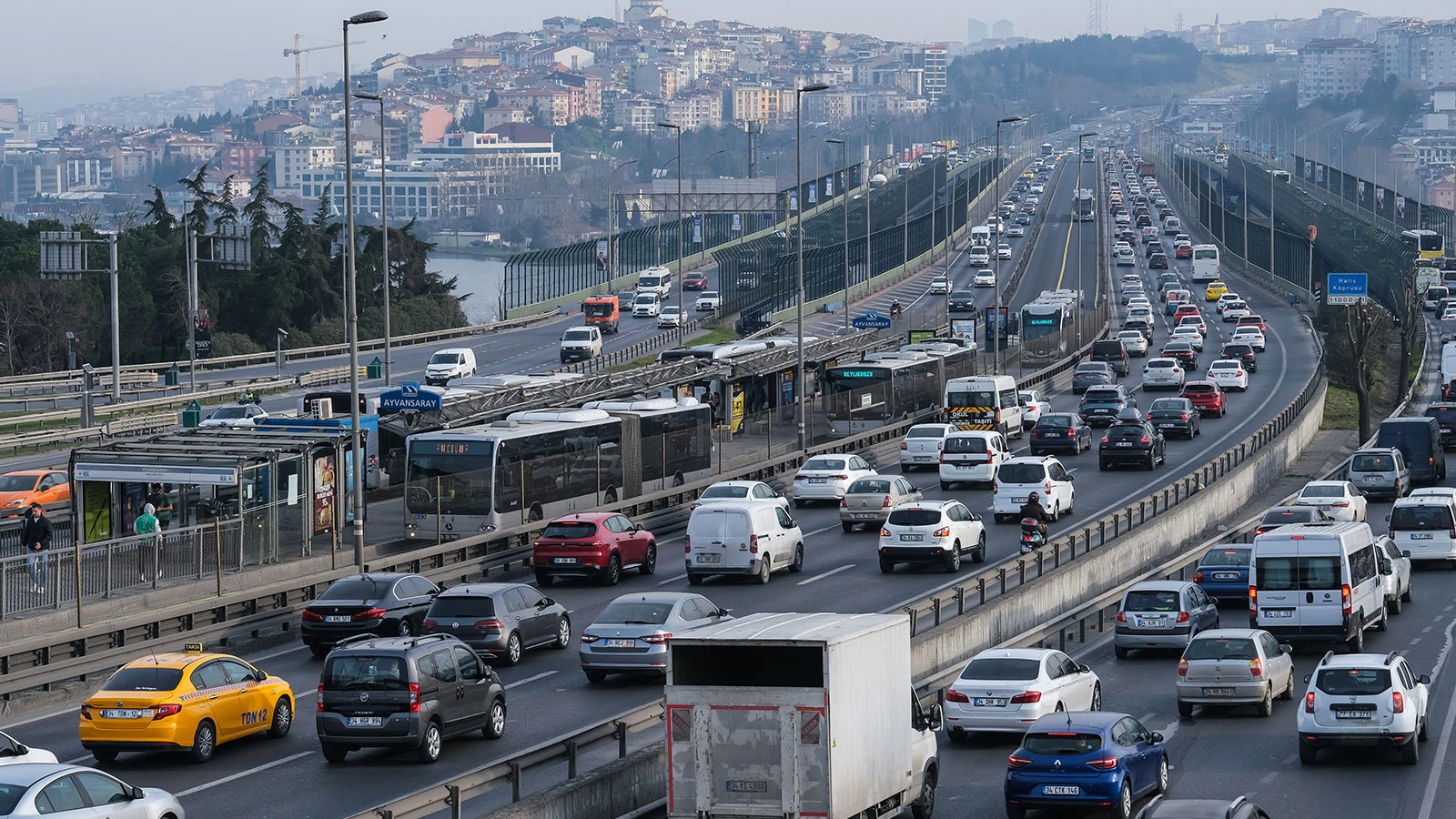 İstanbul'da deprem trafiği: Yoğunluk yüzde 67'ye yükseldi