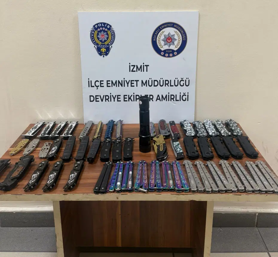 İki çocuğun üzerinden 52 kesici alet çıktı