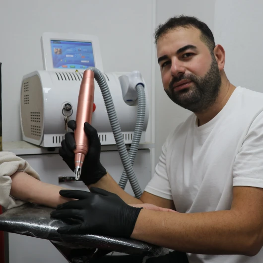 Dövme Sanatçısı Mesleğini Yapıyor Ama Kendisi Dövme Yaptırmıyor: 'Dövme Günahtır'