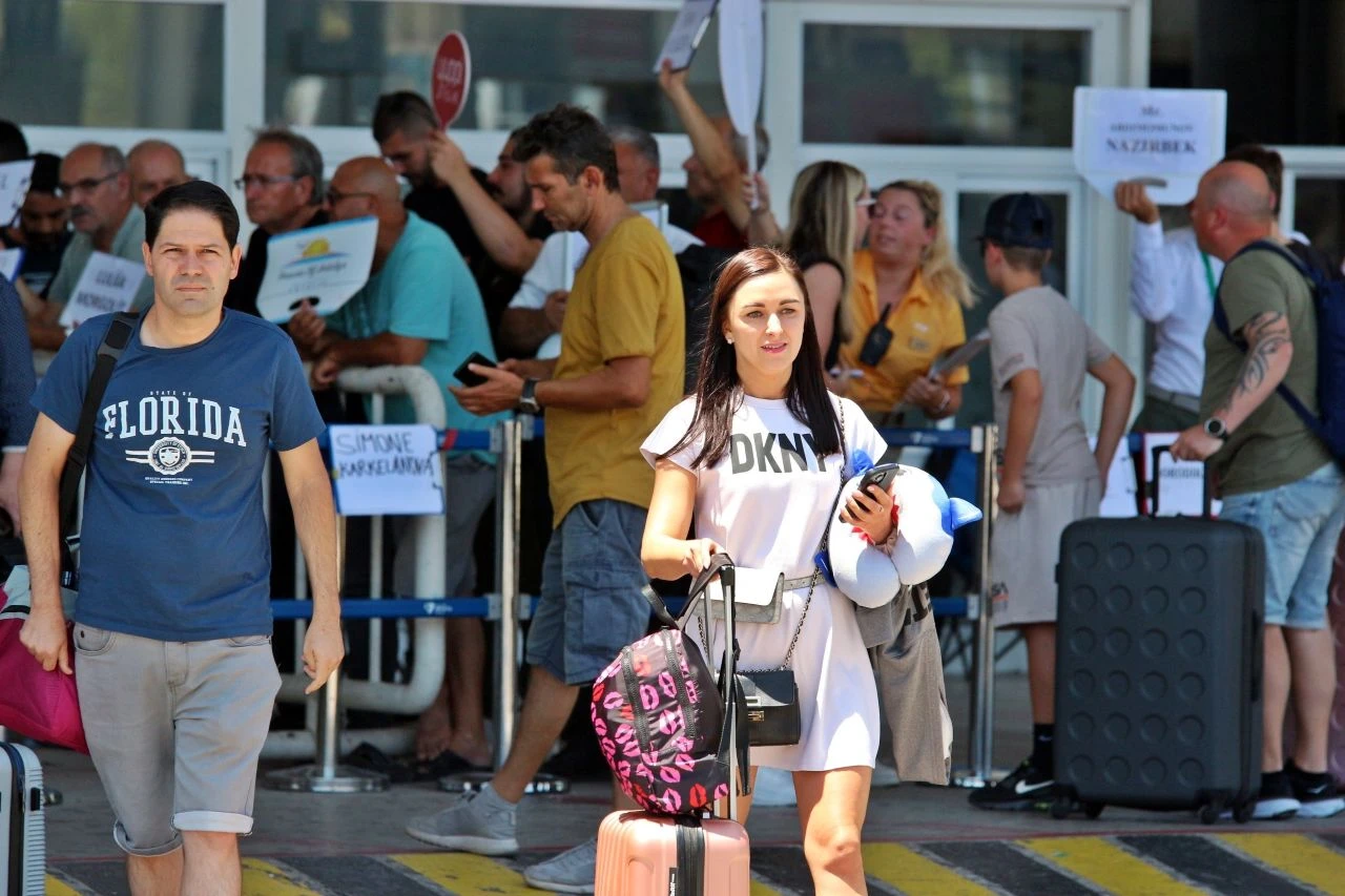 Bölgesel krizler turizmi olumsuz etkiledi: Antalya'da turist hedefi düşürüldü!