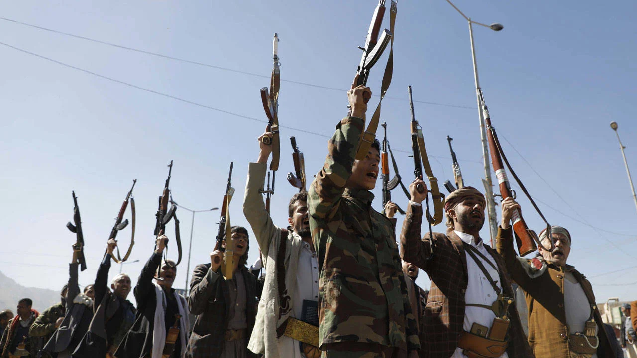 Yemen’de Husi Saldırıları: 3 Sivil Hayatını Kaybetti, 5 Kişi Yaralandı