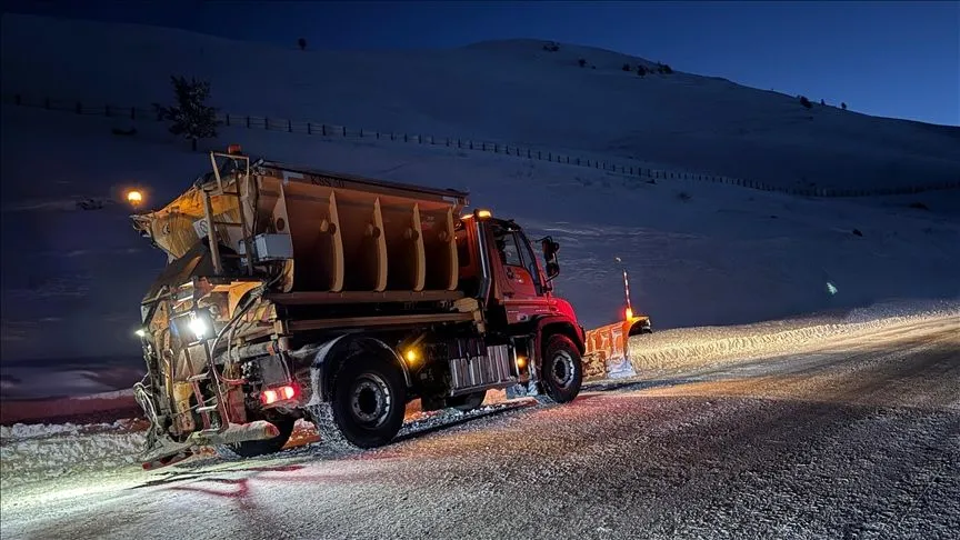 Ardahan-Şavşat kara yolu çığ nedeniyle ulaşıma kapatıldı