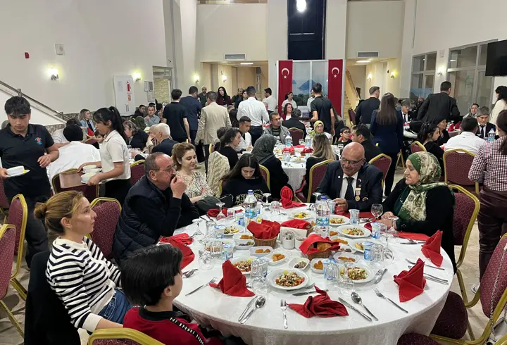 Kumluca ve Finike ilçelerinde şehit aileleri ile gaziler için iftar verildi