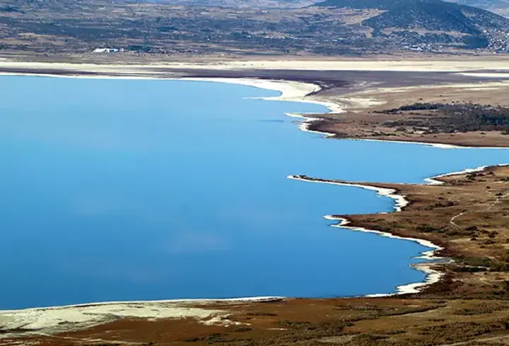 55 yılda 21,3 metre çekilen Burdur Gölü havadan görüntülendi