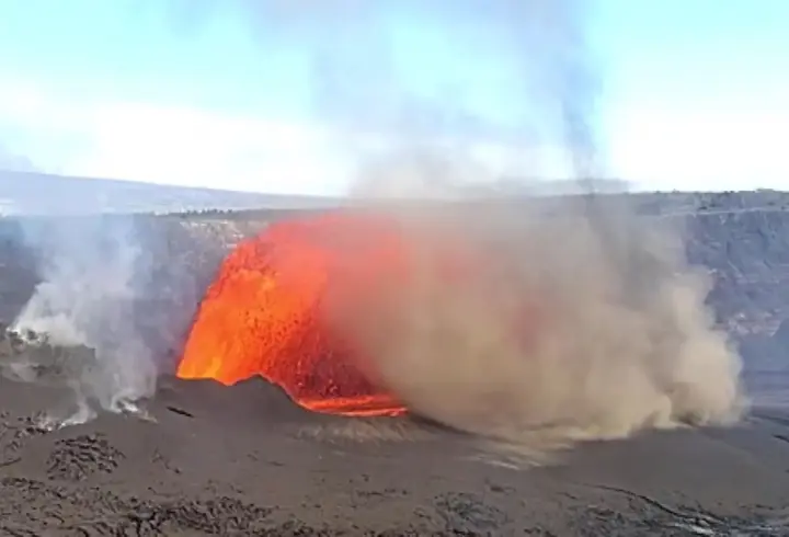 Kilauea Yanardağı'nda 32'nci patlama! 150 metreye kadar lav püskürttü...